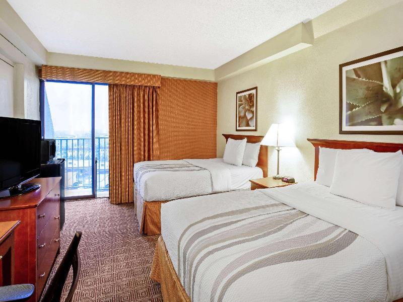 La Quinta Inn & Suites By Wyndham Stamford image