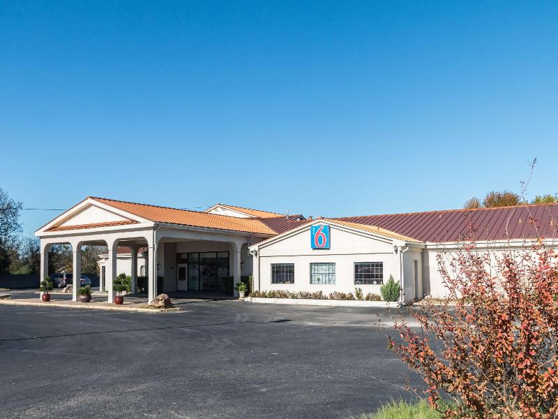 Motel 6 Stephenville image