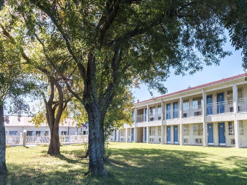 Motel 6 Stephenville image