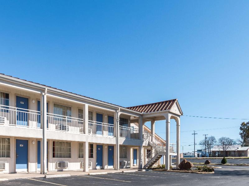 Motel 6 Stephenville image