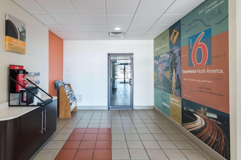 Motel 6 Stephenville image