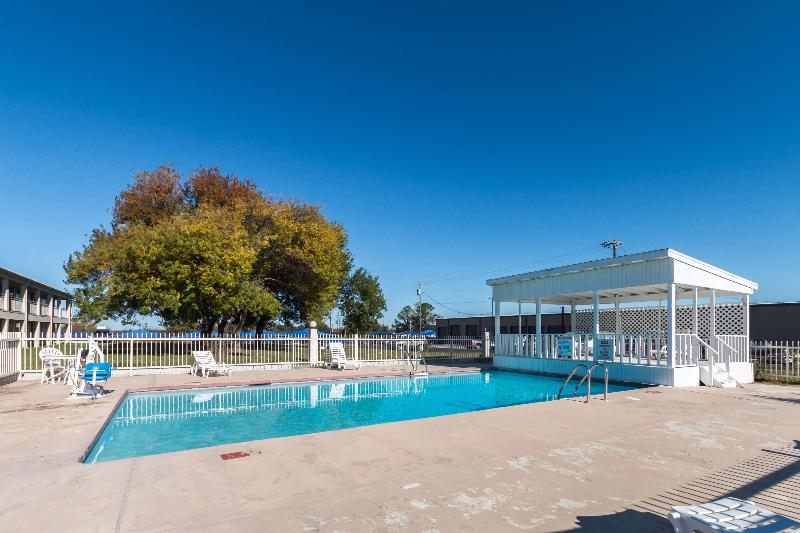 Motel 6 Stephenville image