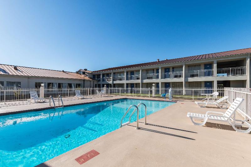 Motel 6 Stephenville image