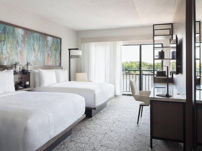 Marriott Savannah Riverfront image