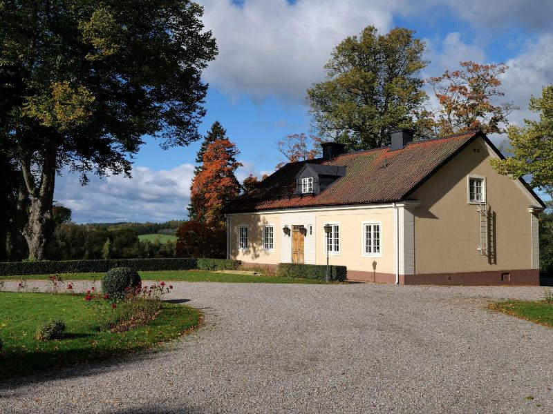 Södertuna Schloss image