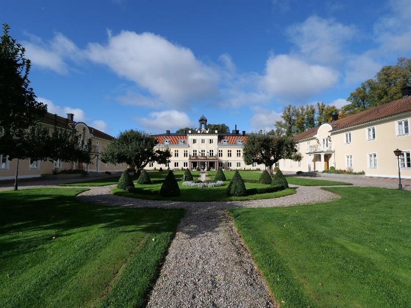 Södertuna Schloss image