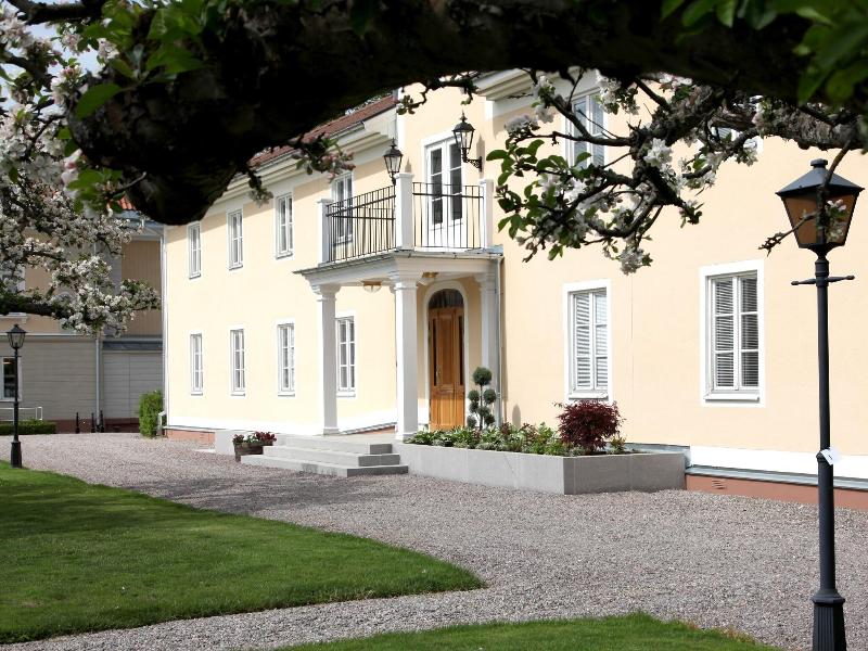 Södertuna Schloss image