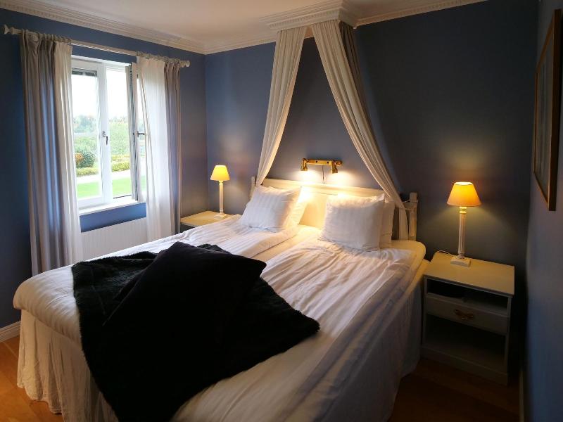 Södertuna Schloss image