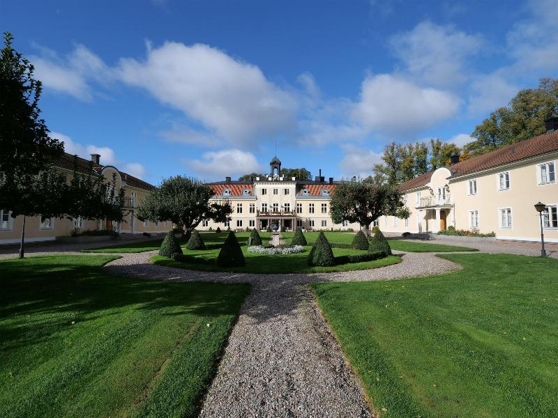 Södertuna Schloss image