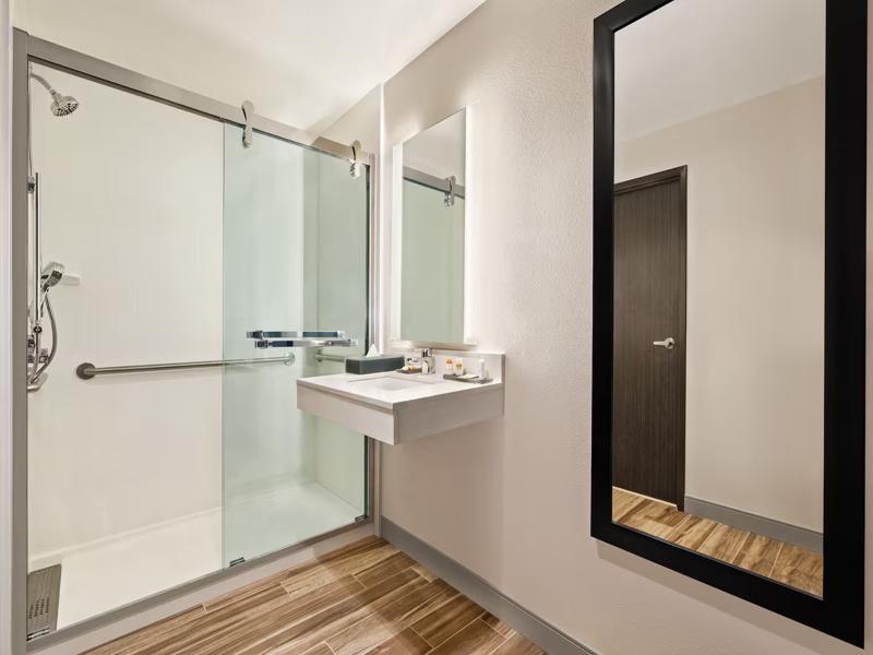 La Quinta Inn and Suites by Wyndham San Bernardino image