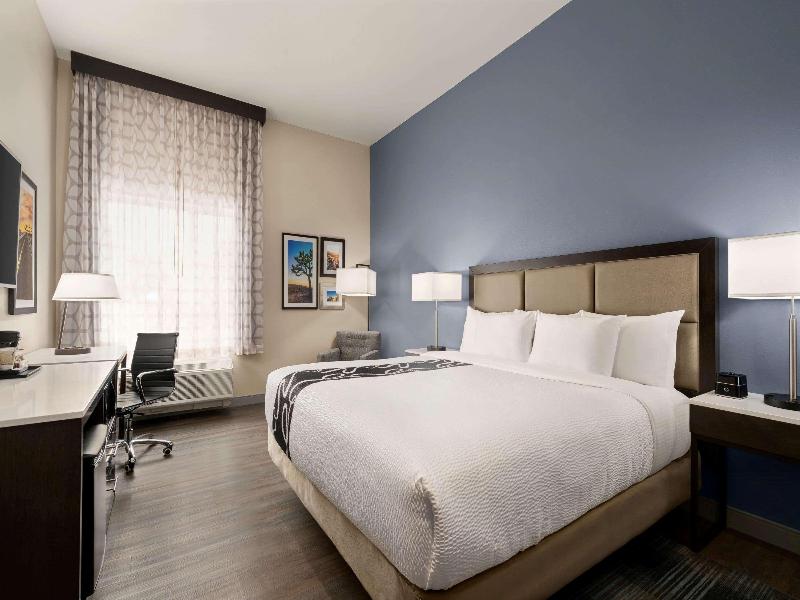 La Quinta Inn and Suites by Wyndham San Bernardino image