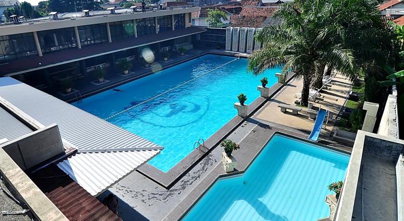 Nirwana Hotel image