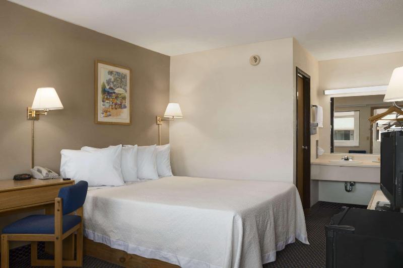 Days Inn by Wyndham Somerset image