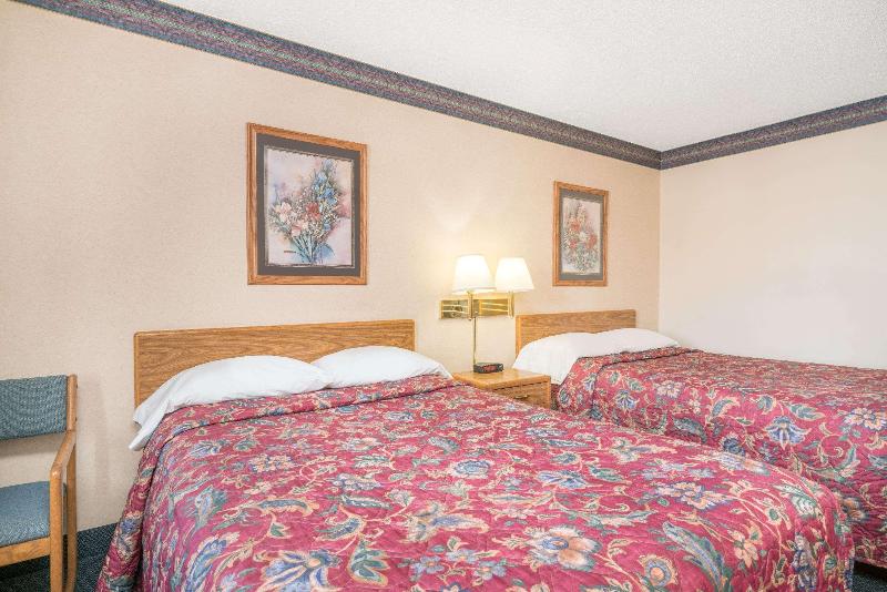 Super 8 by Wyndham Superior WI image