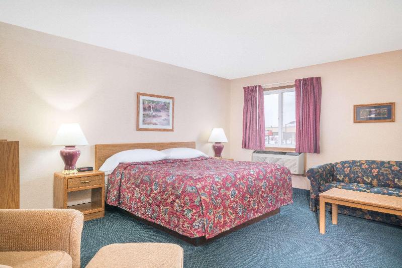 Super 8 by Wyndham Superior WI image