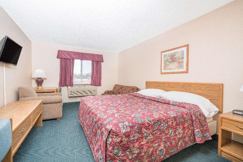 Super 8 by Wyndham Superior WI image