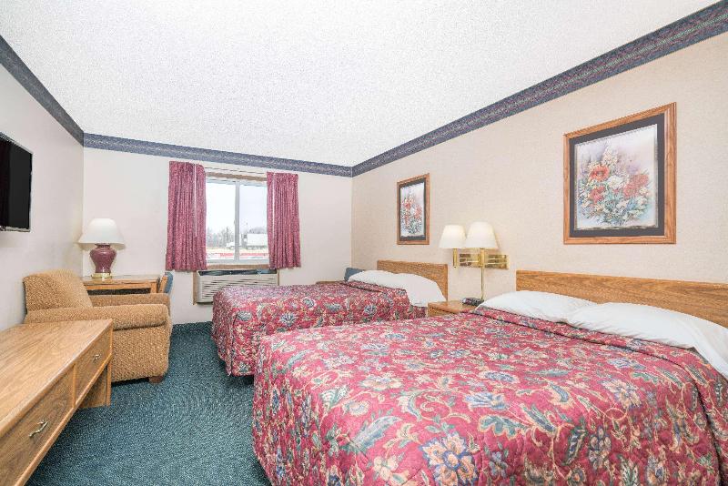 Super 8 by Wyndham Superior WI image