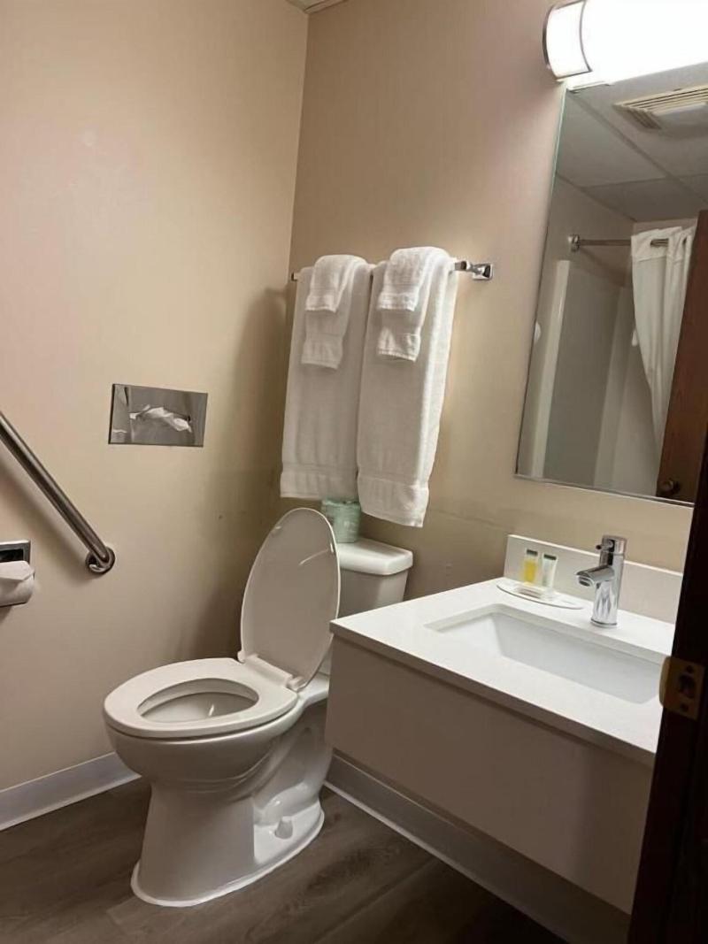 Super 8 by Wyndham Superior WI image