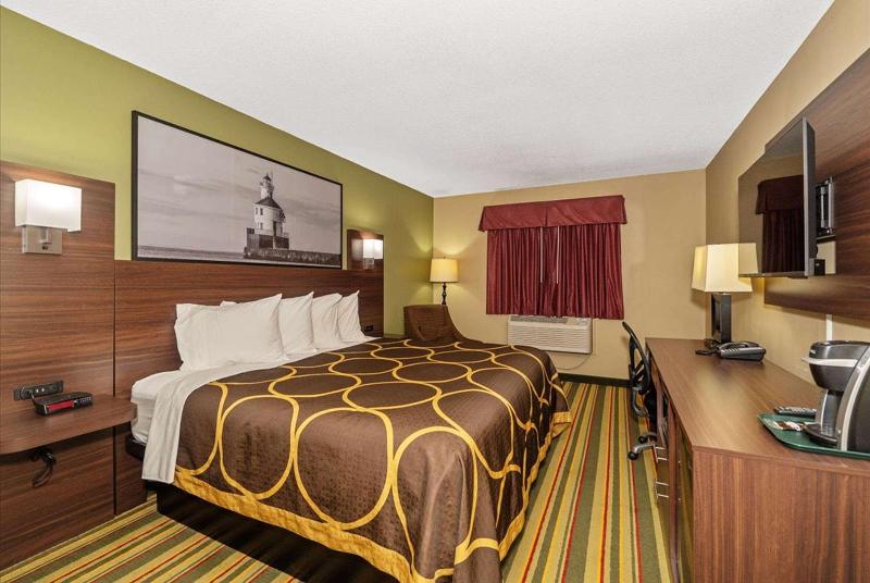 Super 8 by Wyndham Superior WI image