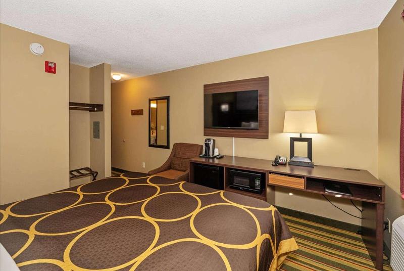 Super 8 by Wyndham Superior WI image