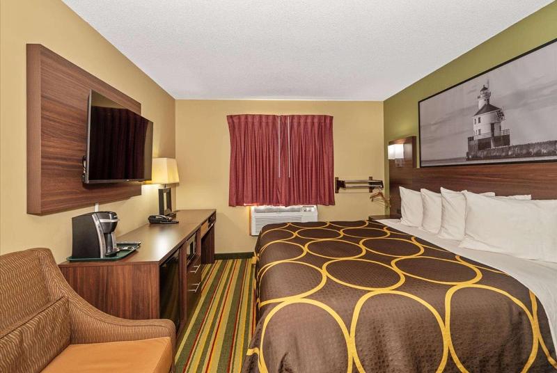 Super 8 by Wyndham Superior WI image