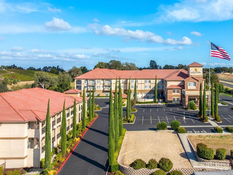 La Quinta Inn & Suites Paso Robles image