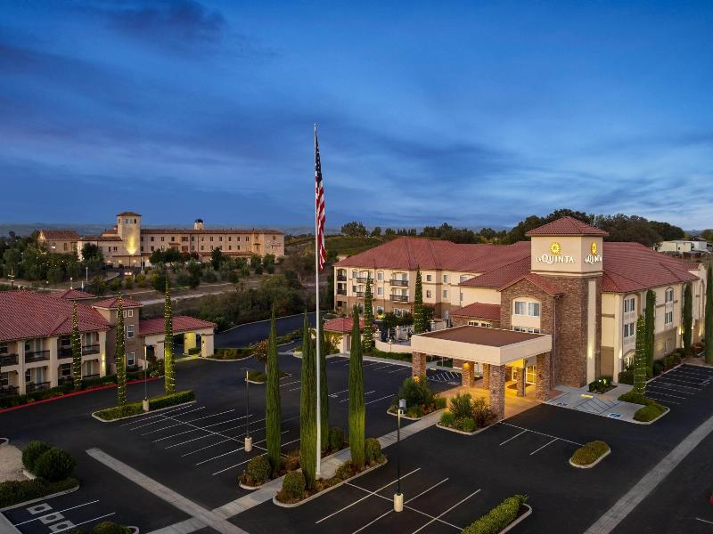 La Quinta Inn & Suites Paso Robles image
