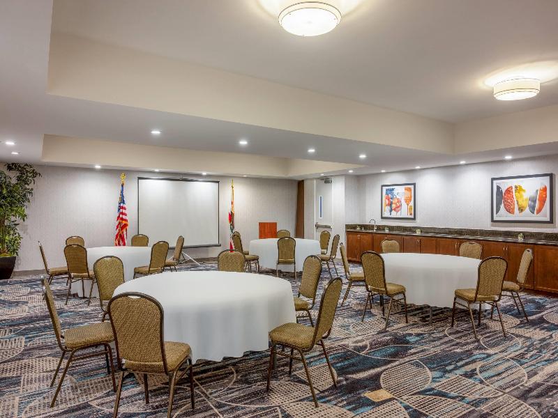 La Quinta Inn & Suites Paso Robles image