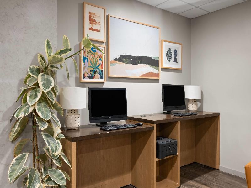 La Quinta Inn & Suites Paso Robles image