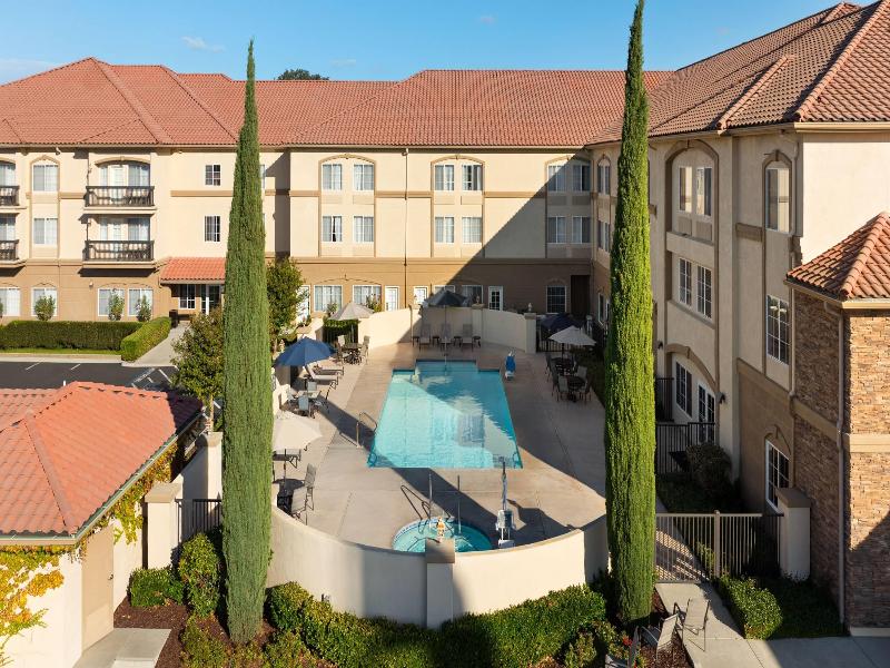 La Quinta Inn & Suites Paso Robles image