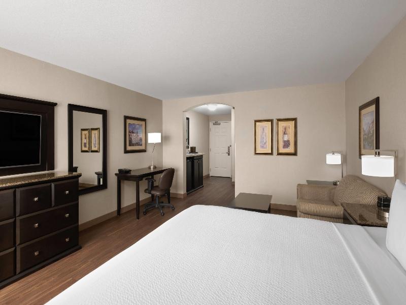 La Quinta Inn & Suites Paso Robles image