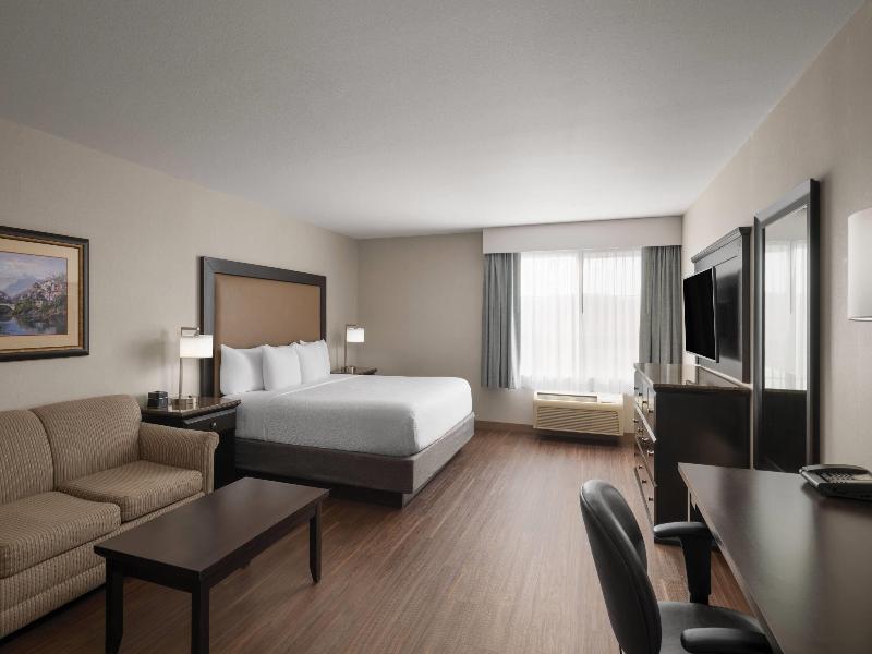 La Quinta Inn & Suites Paso Robles image