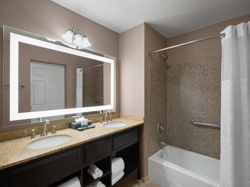 La Quinta Inn & Suites Paso Robles image