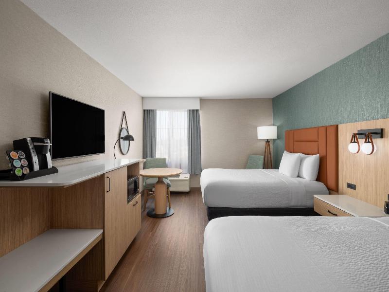 La Quinta Inn & Suites Paso Robles image