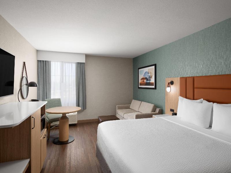 La Quinta Inn & Suites Paso Robles image