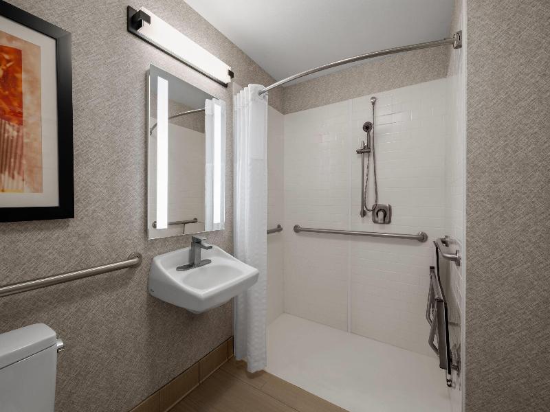 La Quinta Inn & Suites Paso Robles image