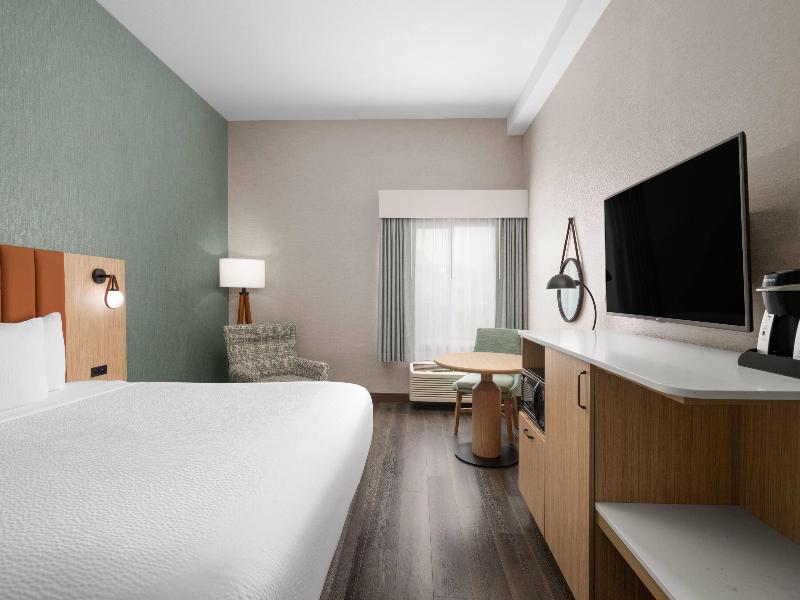 La Quinta Inn & Suites Paso Robles image