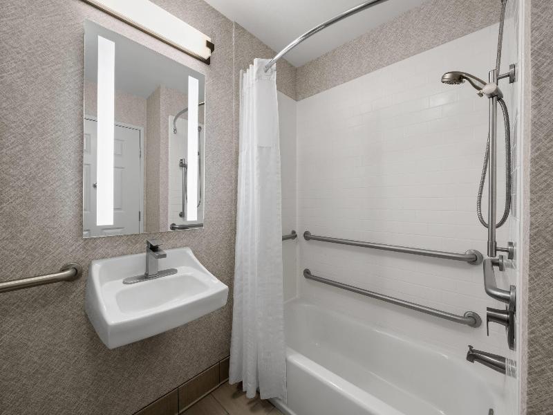La Quinta Inn & Suites Paso Robles image