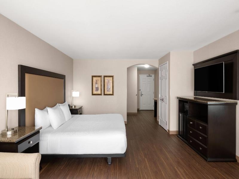 La Quinta Inn & Suites Paso Robles image