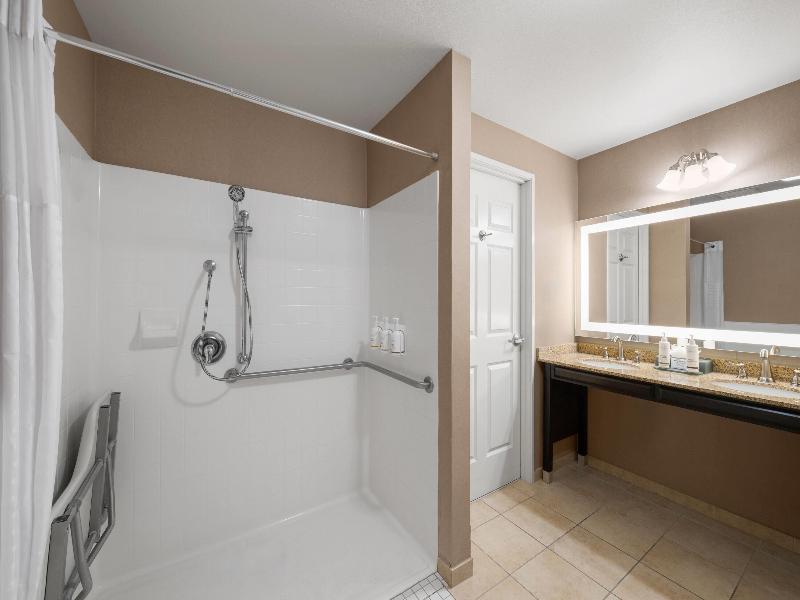 La Quinta Inn & Suites Paso Robles image