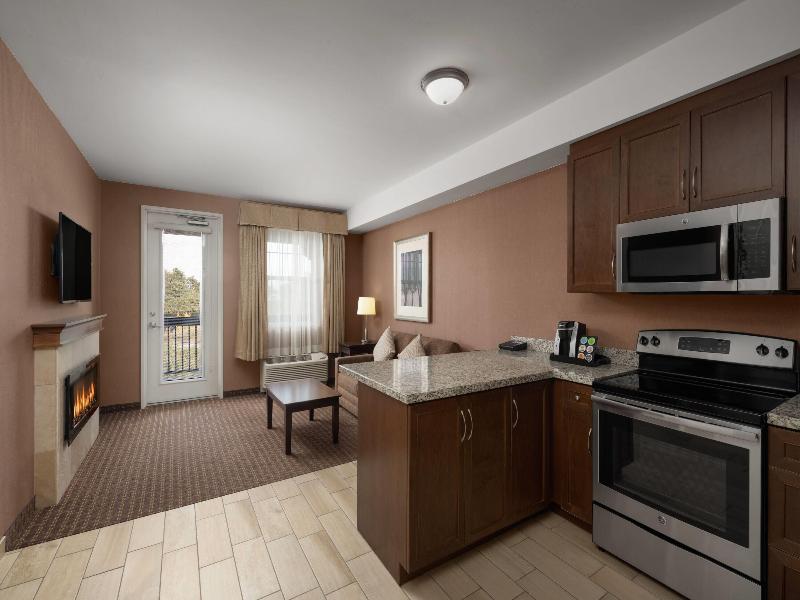 La Quinta Inn & Suites Paso Robles image