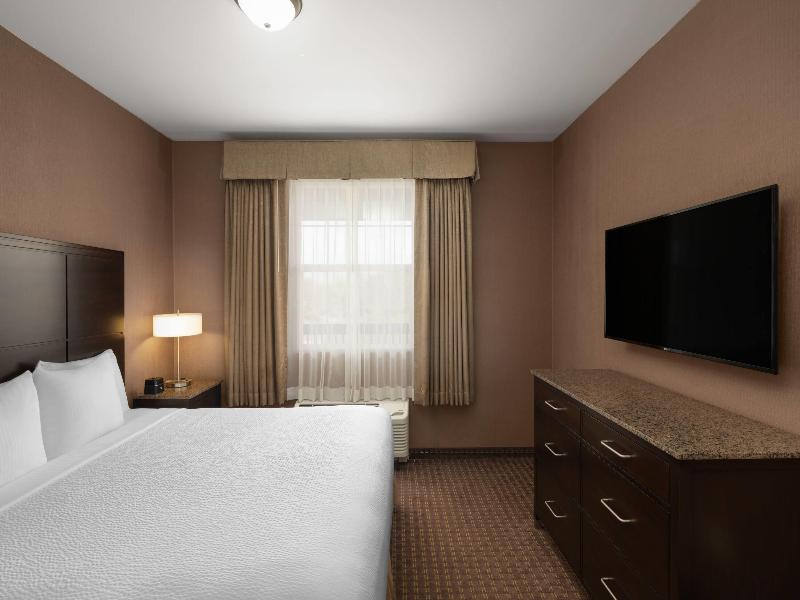 La Quinta Inn & Suites Paso Robles image
