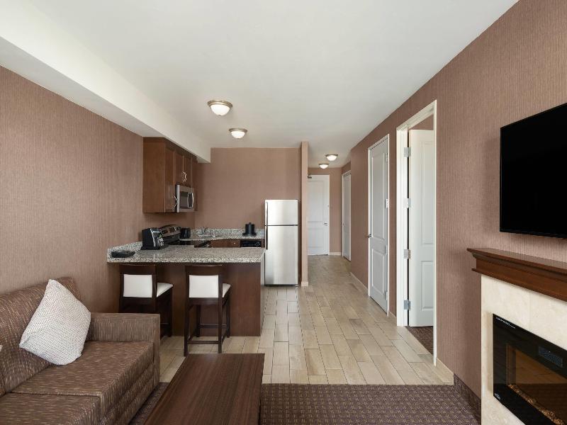 La Quinta Inn & Suites Paso Robles image