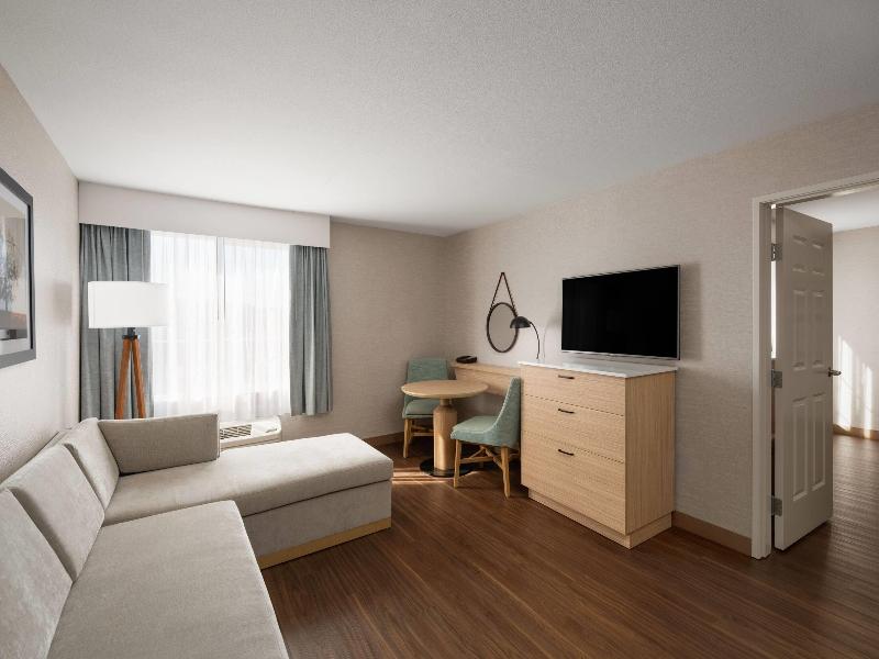La Quinta Inn & Suites Paso Robles image