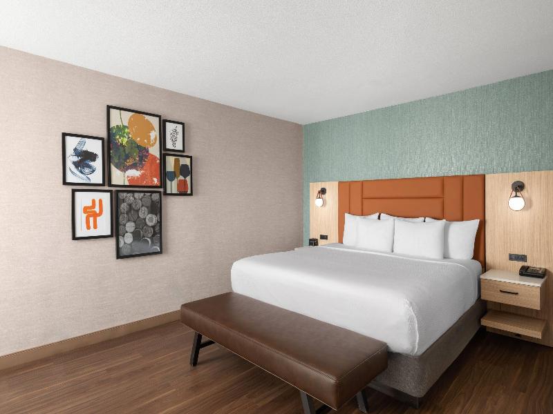 La Quinta Inn & Suites Paso Robles image