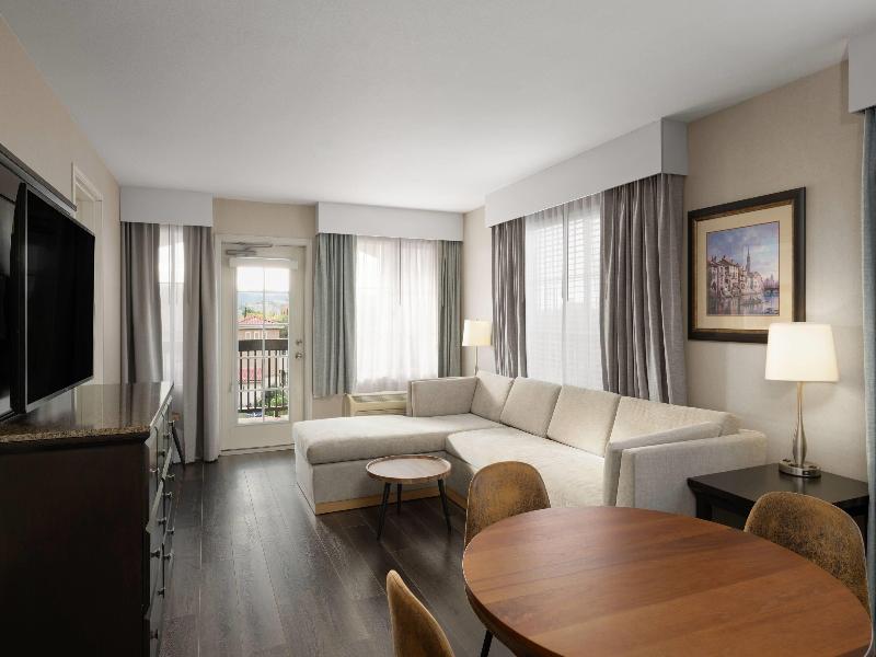 La Quinta Inn & Suites Paso Robles image