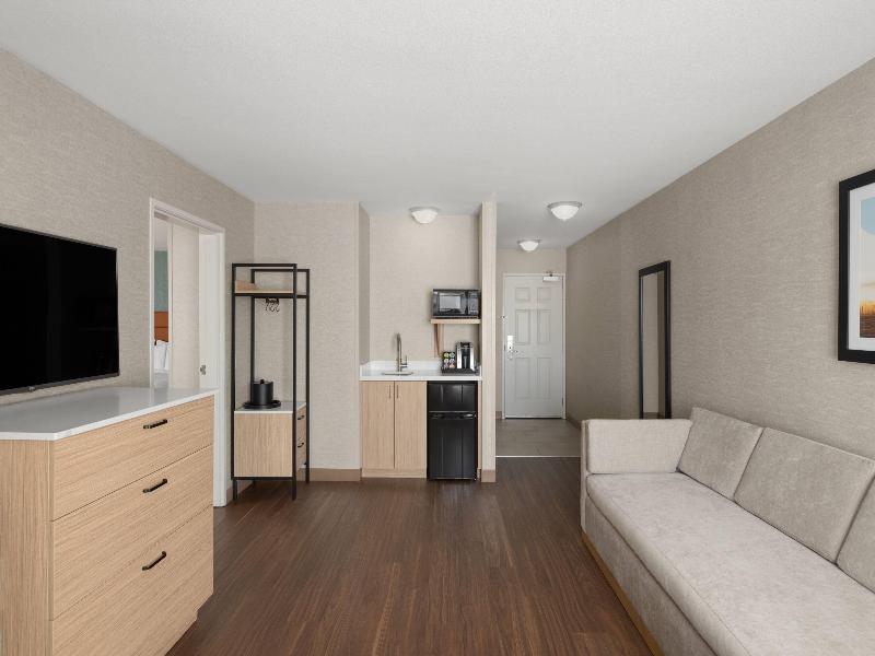La Quinta Inn & Suites Paso Robles image
