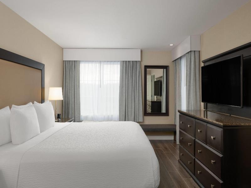 La Quinta Inn & Suites Paso Robles image