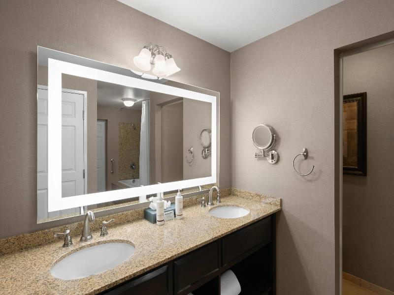 La Quinta Inn & Suites Paso Robles image