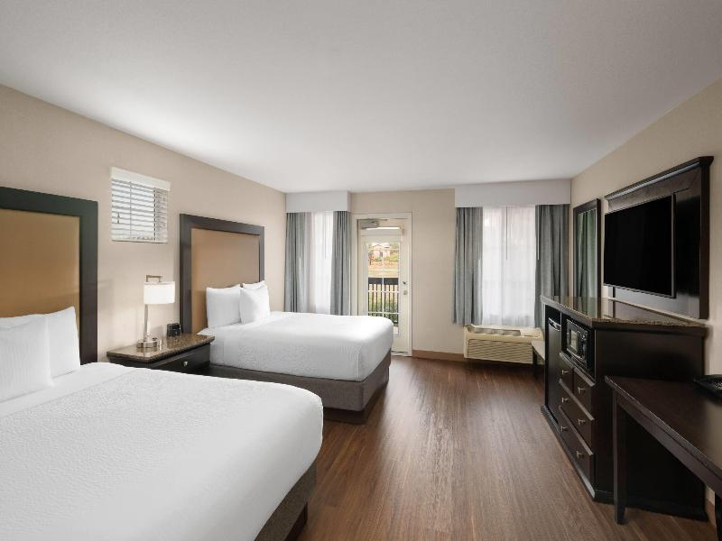 La Quinta Inn & Suites Paso Robles image